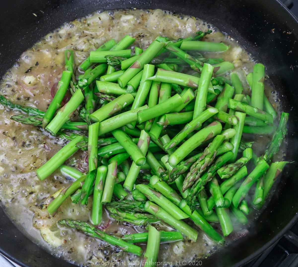 Sauteed asparagus in shallots and wine sauce