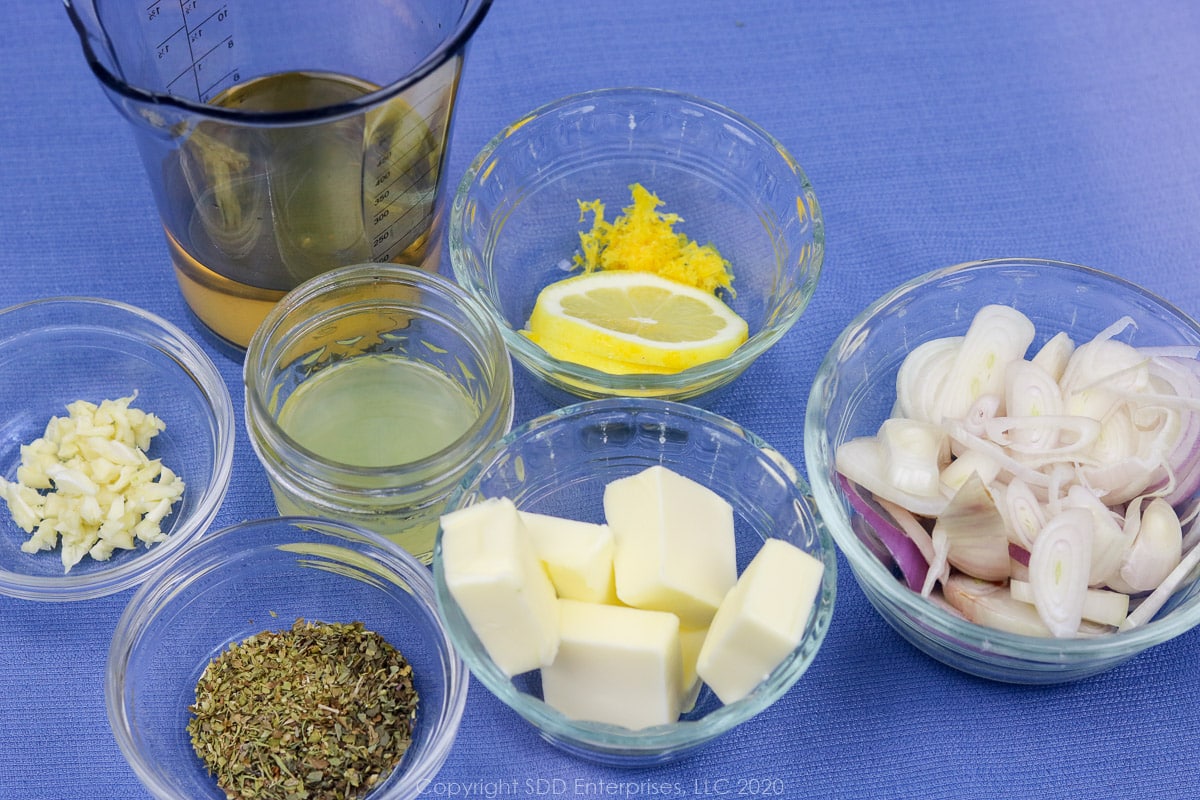 ingredients for sauteed shrimp with asparagus prepped