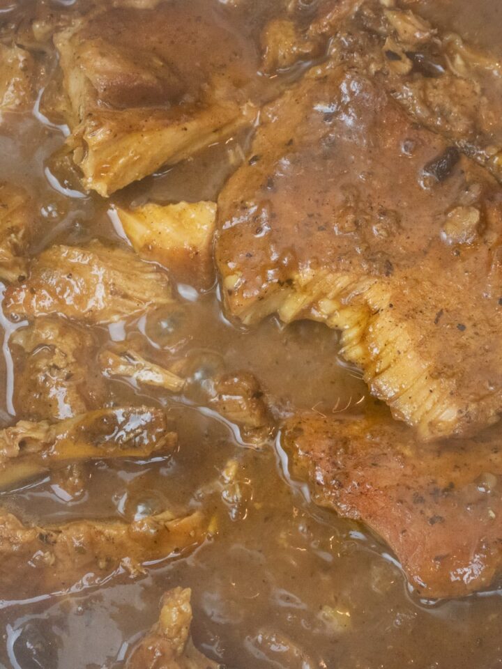 smothered pork chops in gravy