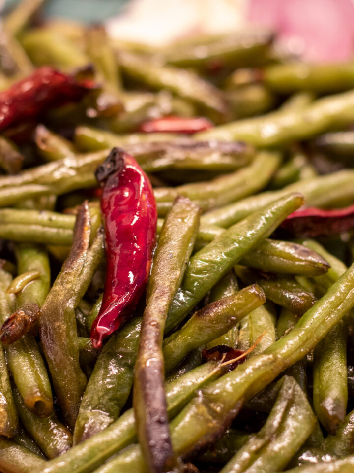 charred green beans with hot peppers