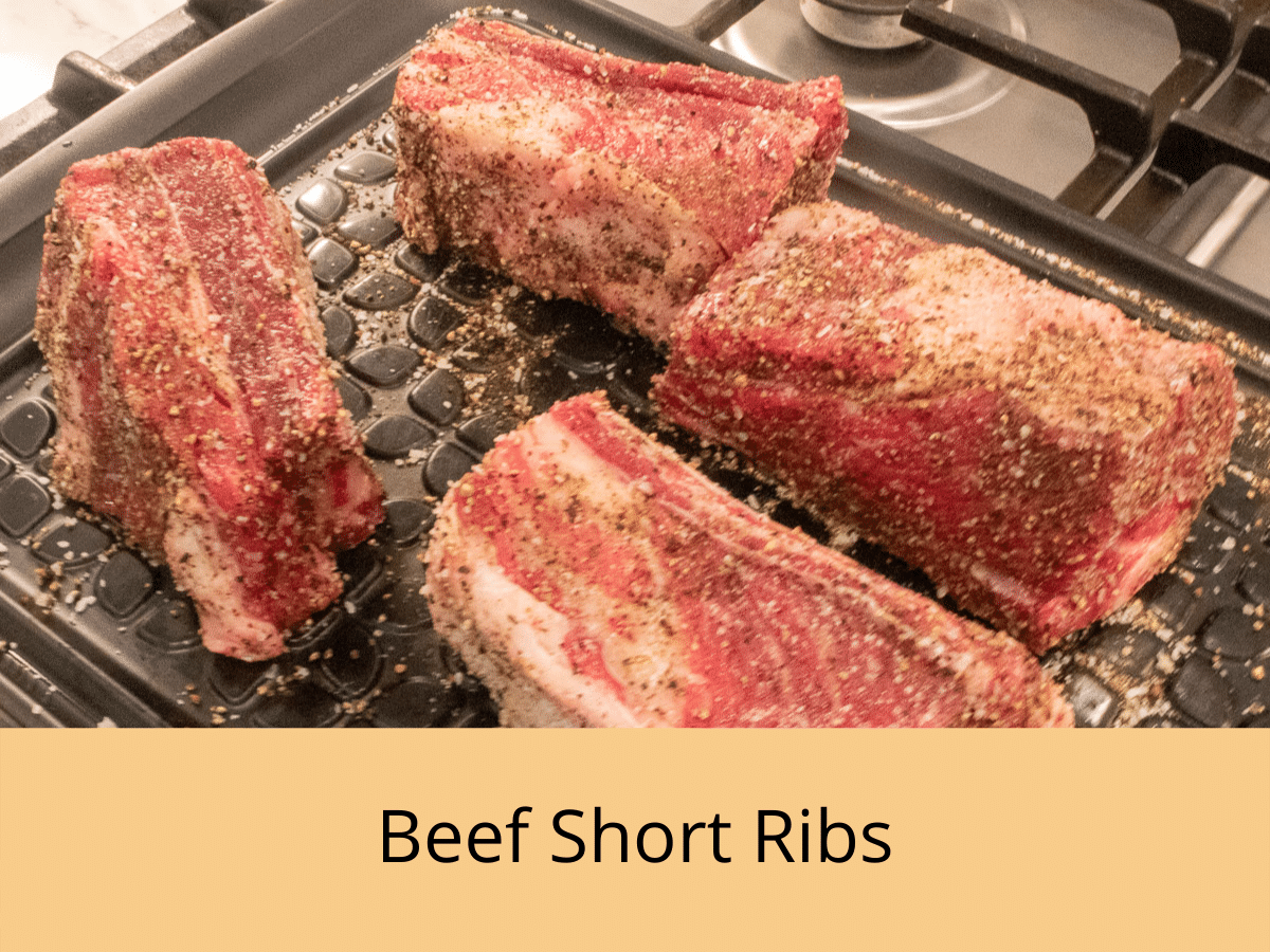 seasned beef short ribs on a black platte