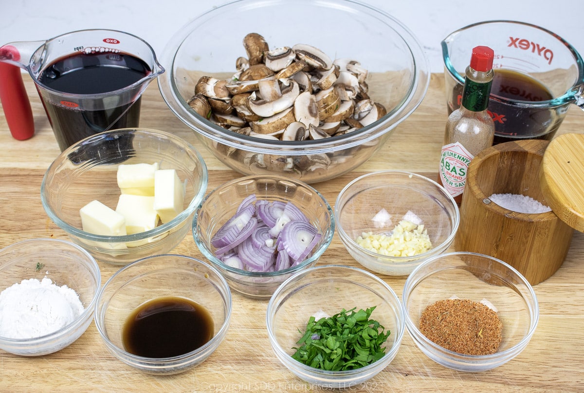 prepared ingredients for mushroom gravy in individual prep bowls