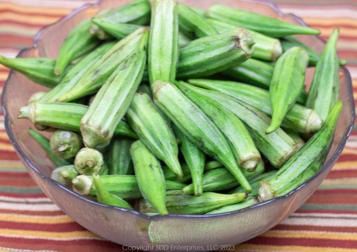 Fresh raw okra in a glass bowl