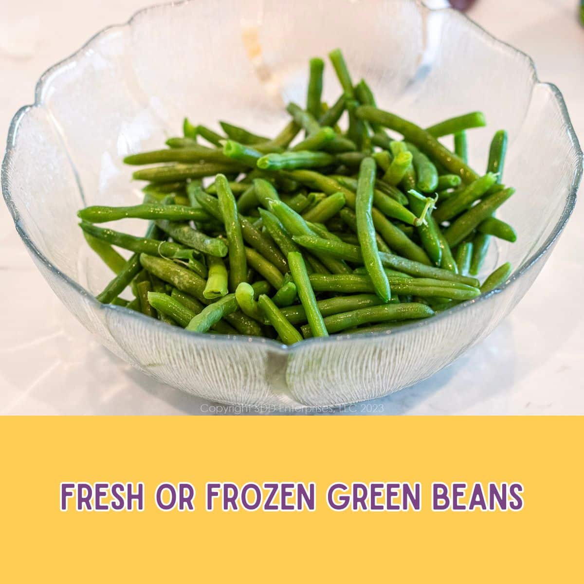Fresh green beans in a glass bowl. 