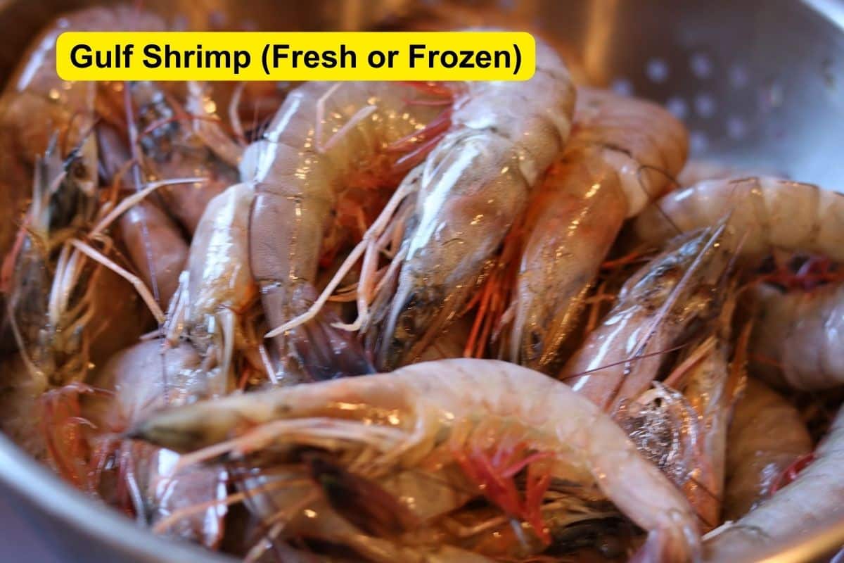 Fresh shrimp in their shell.